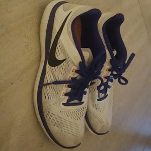 NIKE Womens Sneakers